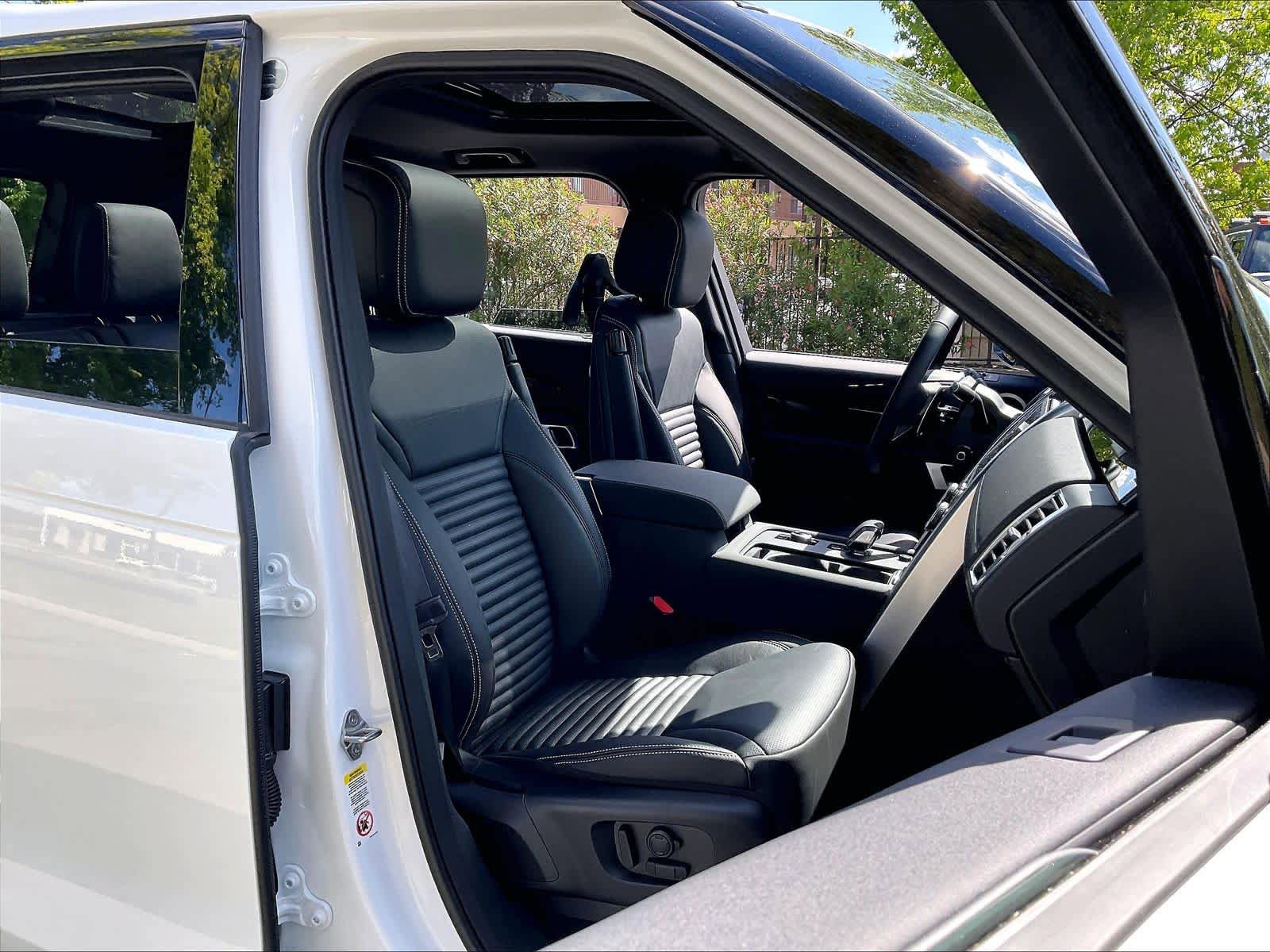 New 2026 Land Rover Discovery S AWD/4WD image 31