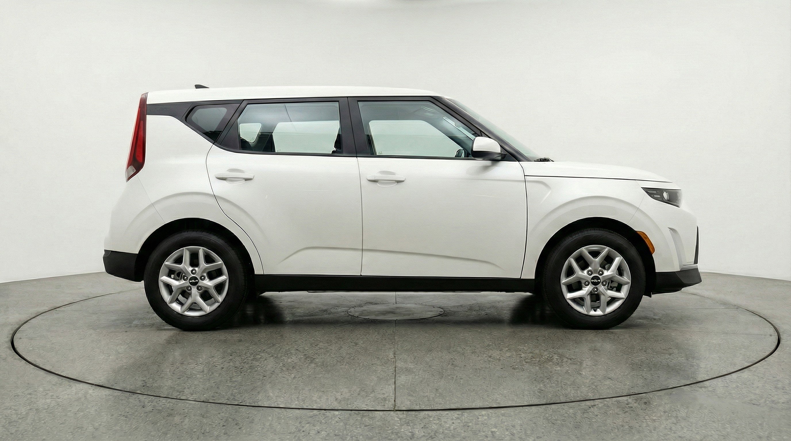 Used 2025 Kia Soul LX w/ LX Technology Package image 11