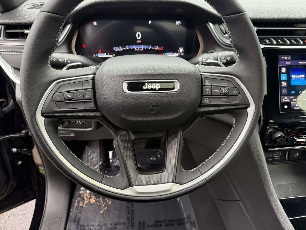 Used 2025 Jeep Grand Cherokee Altitude AWD/4WD image 19