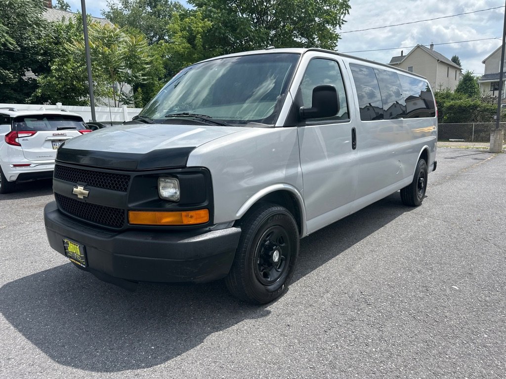 Used 2015 Chevrolet Express 3500 LS image 2