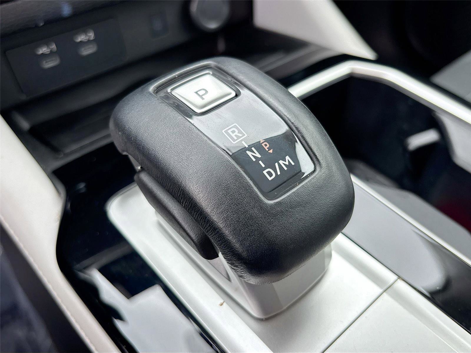 Used 2025 Mitsubishi Outlander SE FWD image 17