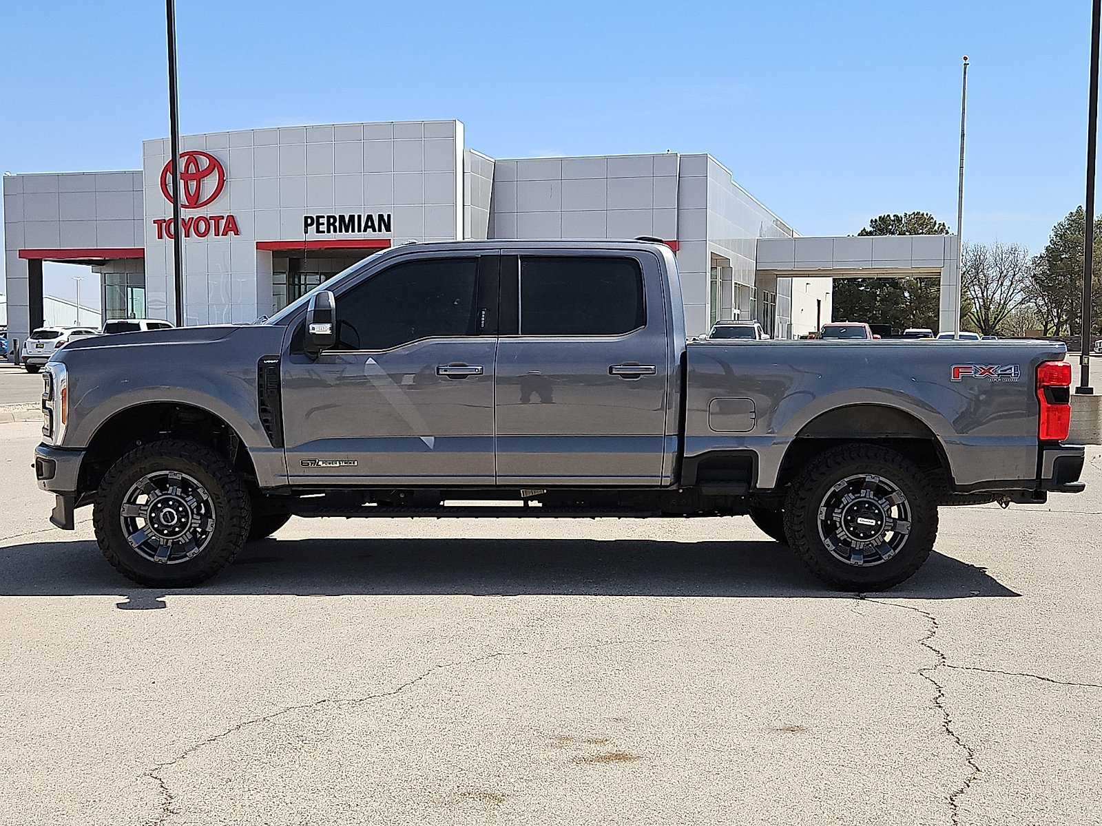 Used 2023 Ford F250 Lariat w/ Lariat Ultimate Package image 2