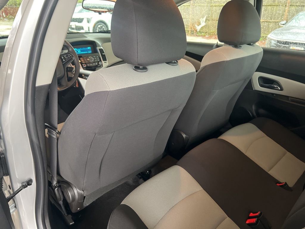 Used 2015 Chevrolet Cruze LS FWD image 9