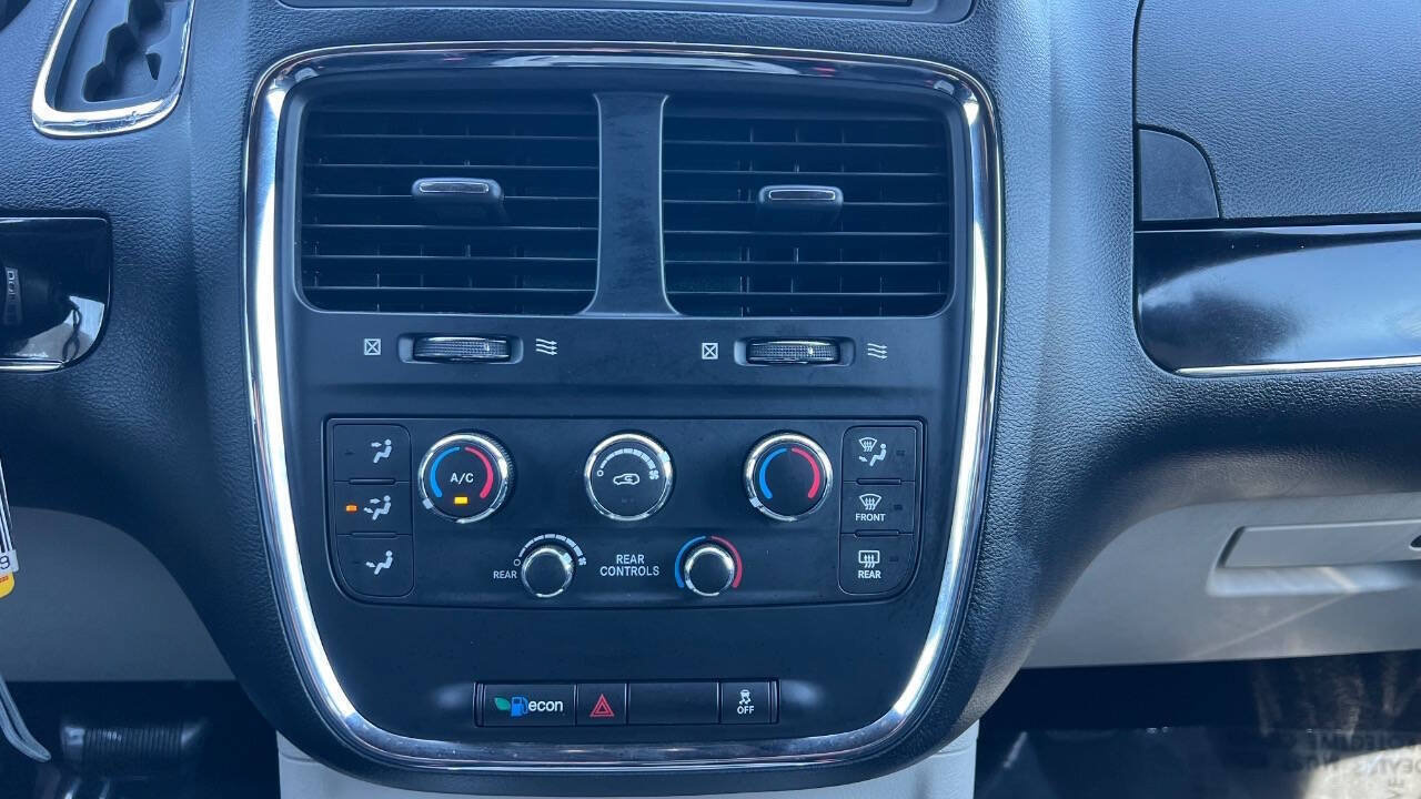Used 2017 Dodge Grand Caravan SXT FWD image 35