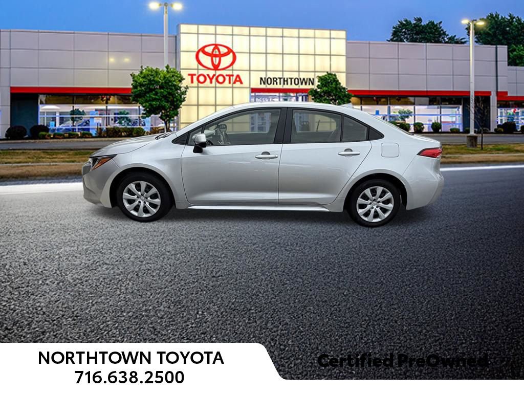 Used 2023 Toyota Corolla LE image 2