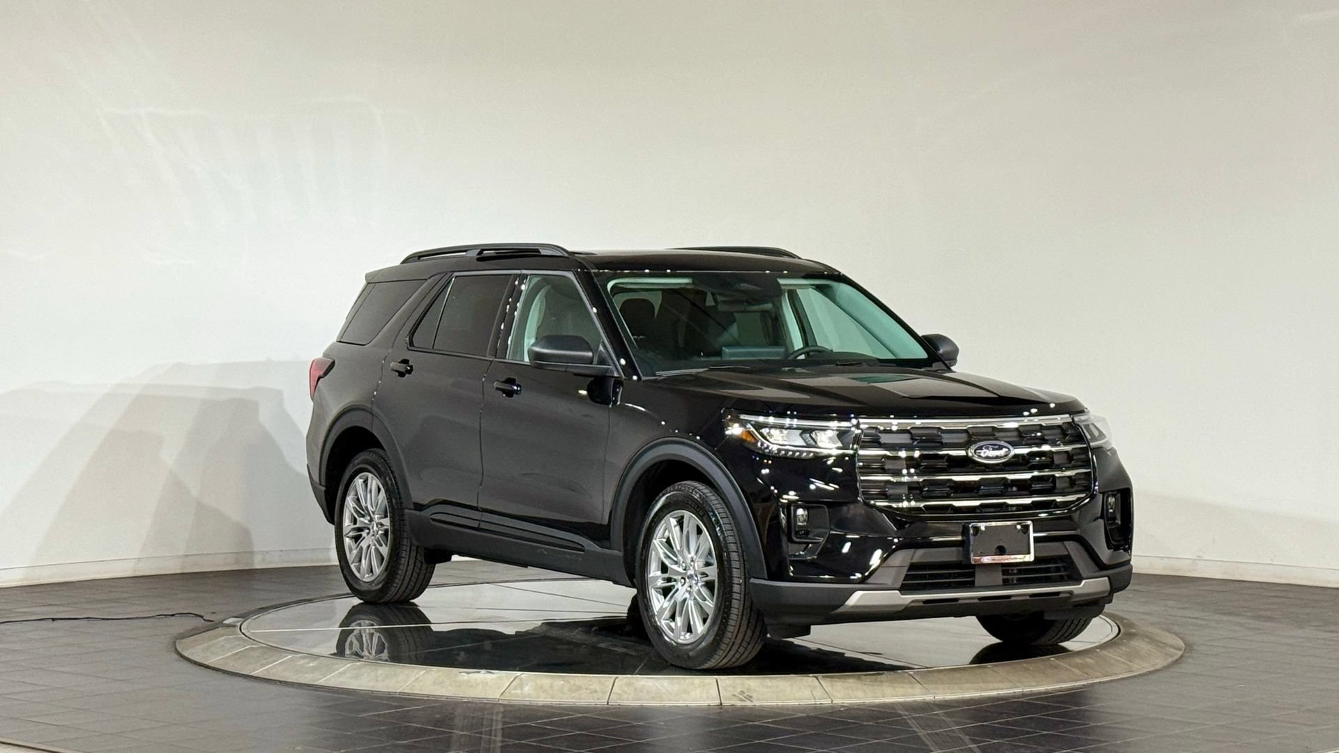 New 2026 Ford Explorer Active w/ Active Comfort Package AWD/4WD image 2