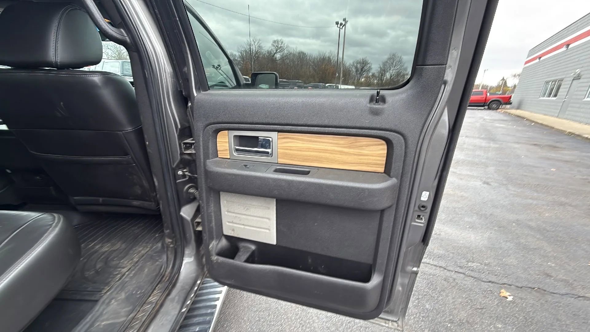 Used 2011 Ford F150 Lariat w/ Lariat Chrome Pkg image 13