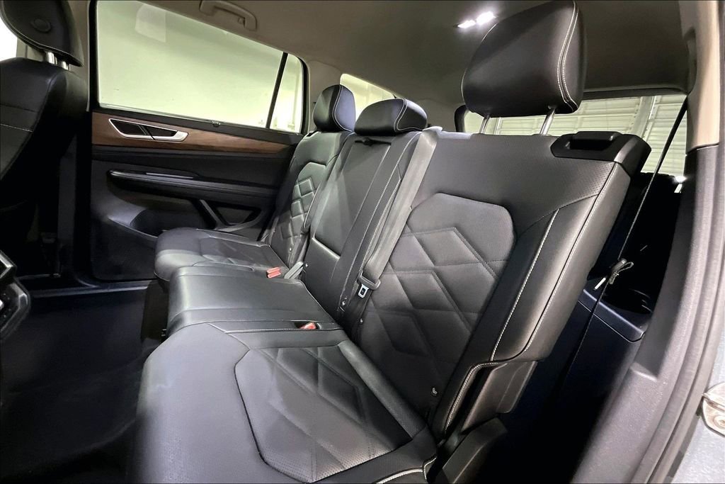 Used 2025 Volkswagen Atlas SE image 35
