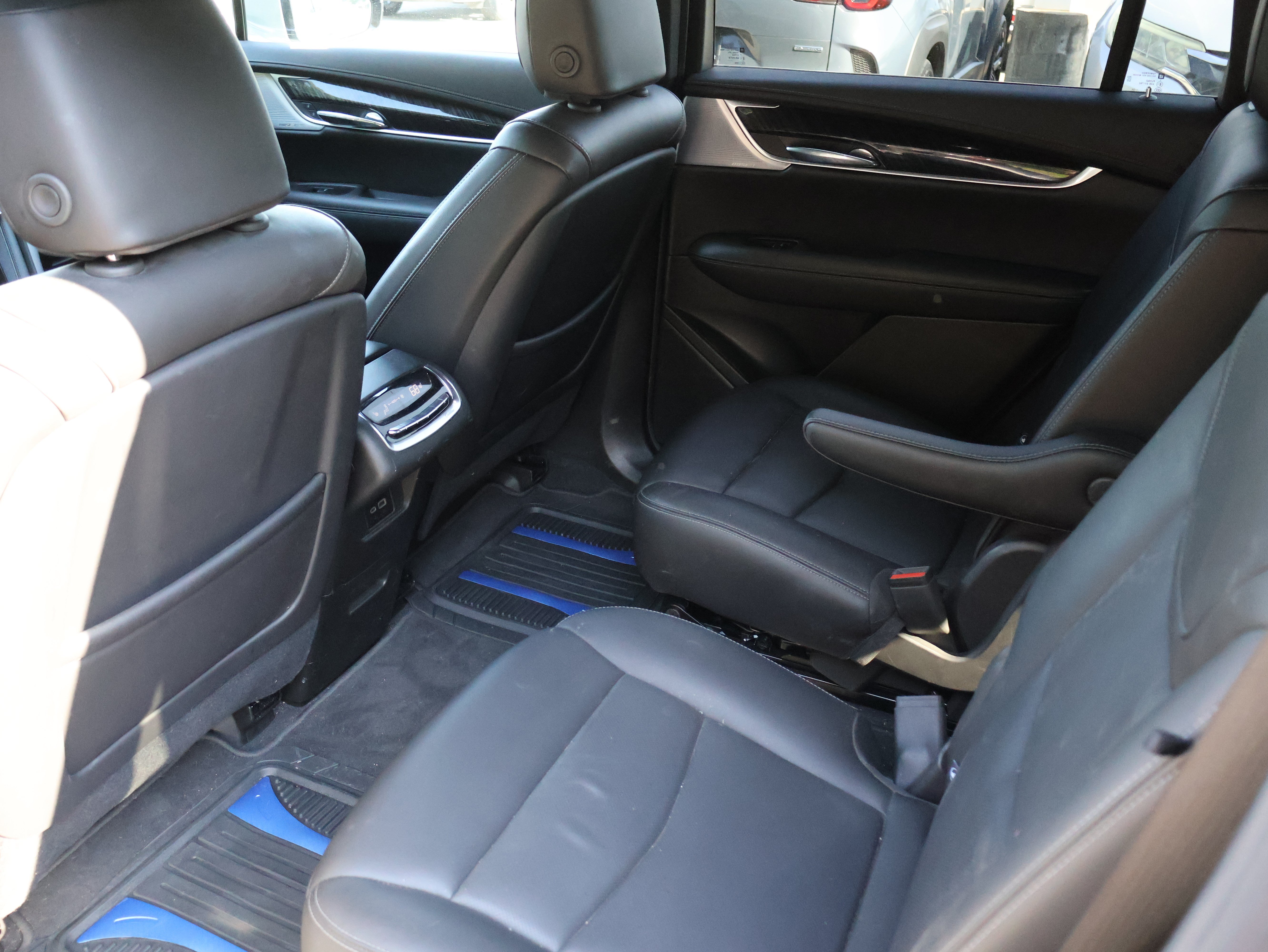Used 2025 Cadillac XT6 Premium Luxury AWD/4WD image 15
