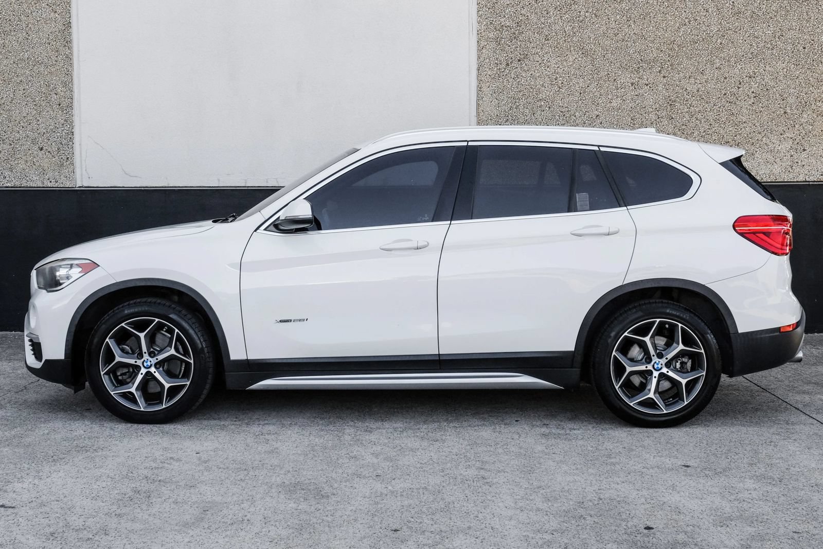 Used 2018 BMW X1 xDrive28i AWD/4WD image 14
