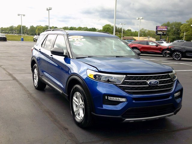 Used 2023 Ford Explorer XLT w/ Equipment Group 202A image 7