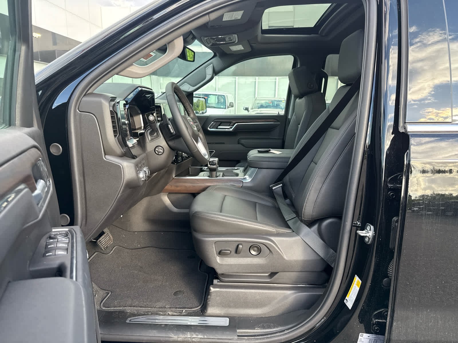 New 2026 GMC Sierra 1500 SLT w/ SLT Premium Plus Package AWD/4WD image 15