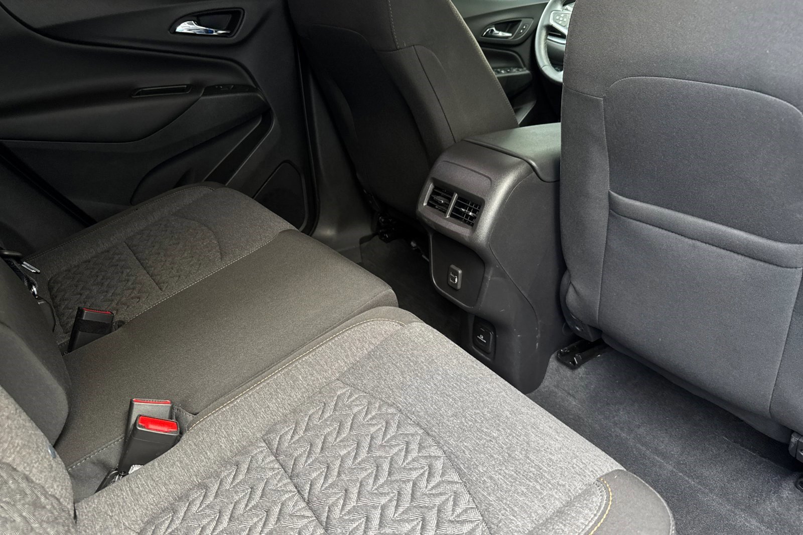 Used 2024 Chevrolet Equinox LT image 29