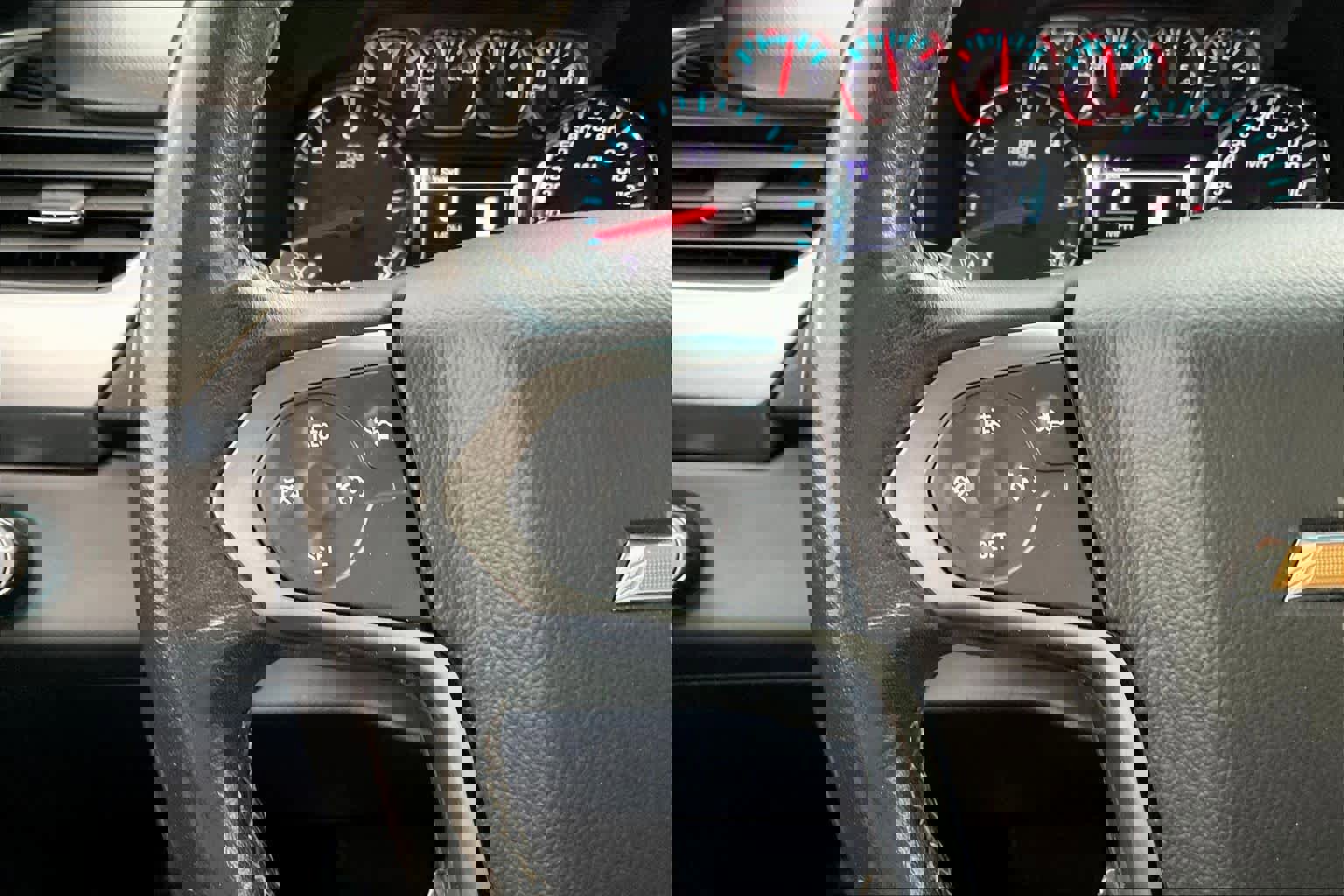 Used 2018 Chevrolet Suburban LT image 23