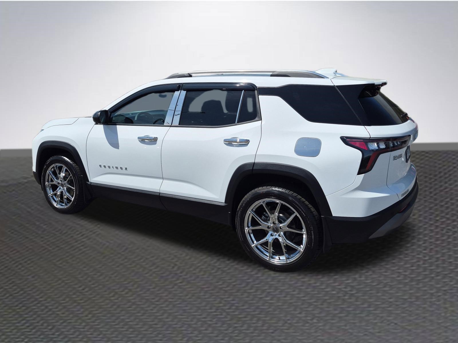 Used 2026 Chevrolet Equinox LT w/ Safety and Technology Package image 4