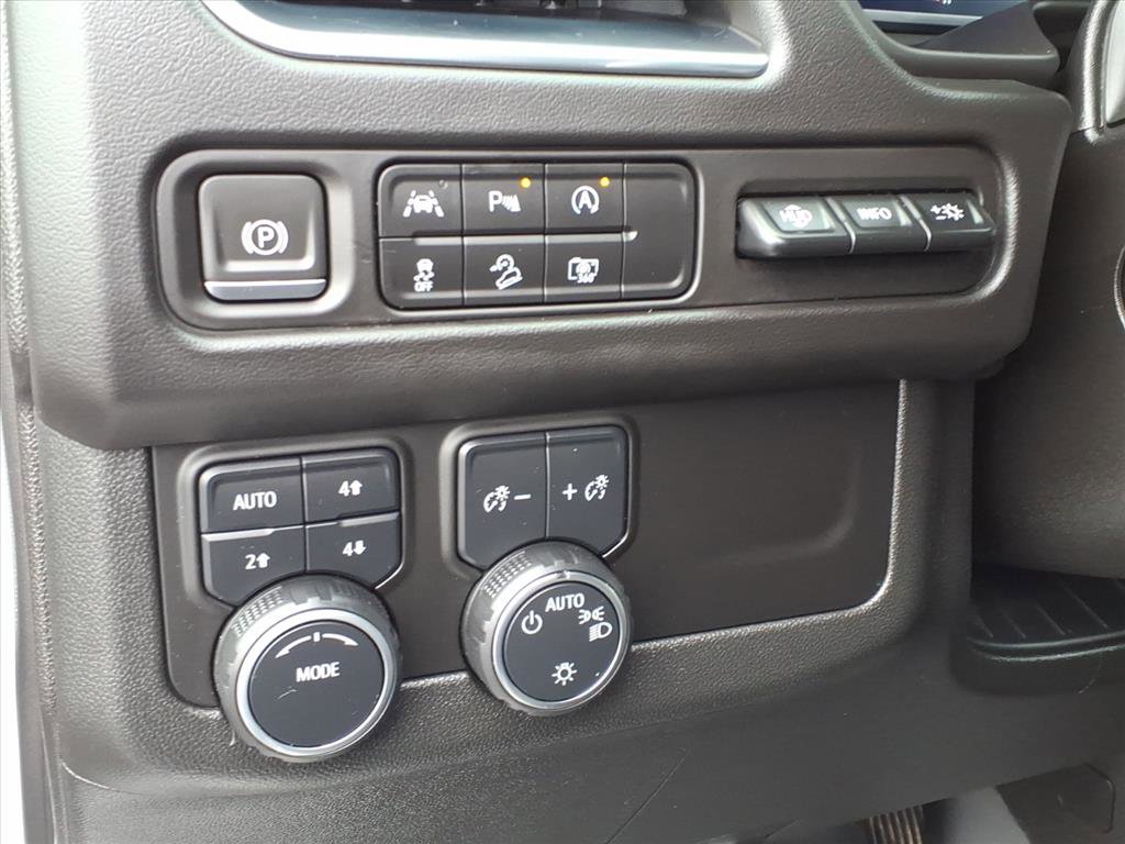 Used 2023 Chevrolet Suburban Premier image 8