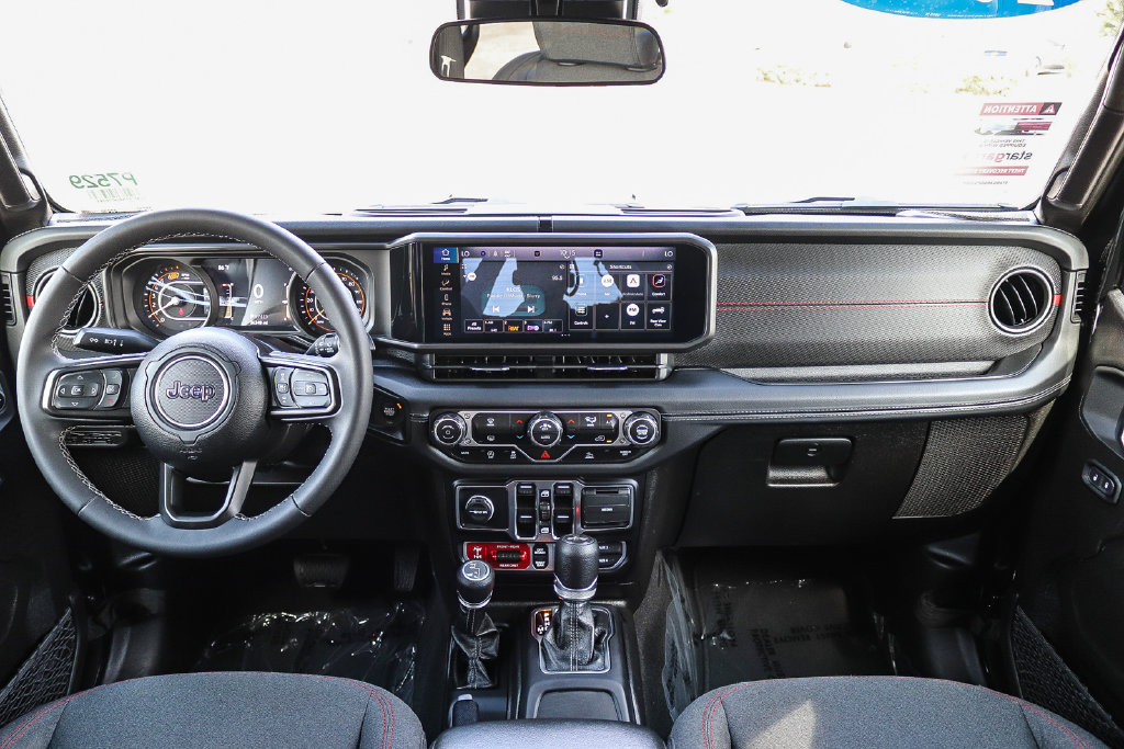 Used 2025 Jeep Wrangler Unlimited Rubicon AWD/4WD image 12