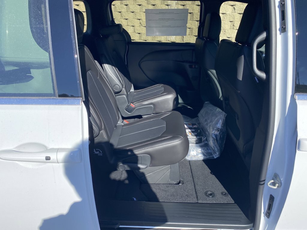 New 2026 Chrysler Voyager LX FWD image 19