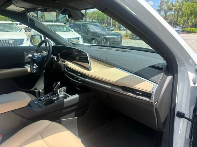 Certified 2024 Cadillac XT4 Luxury w/ Cold Weather Package FWD image 22