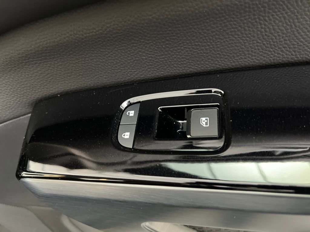 Used 2025 Nissan Pathfinder SL image 25