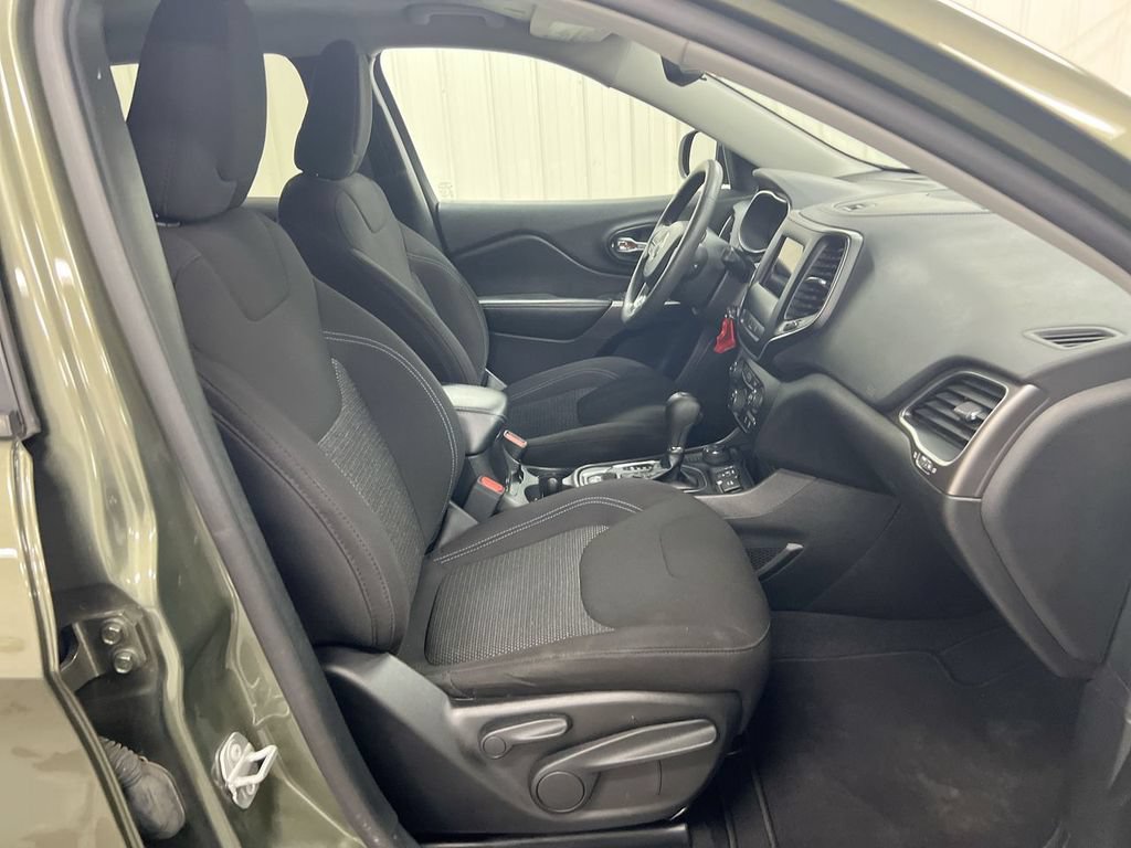 Used 2021 Jeep Cherokee Latitude AWD/4WD image 20