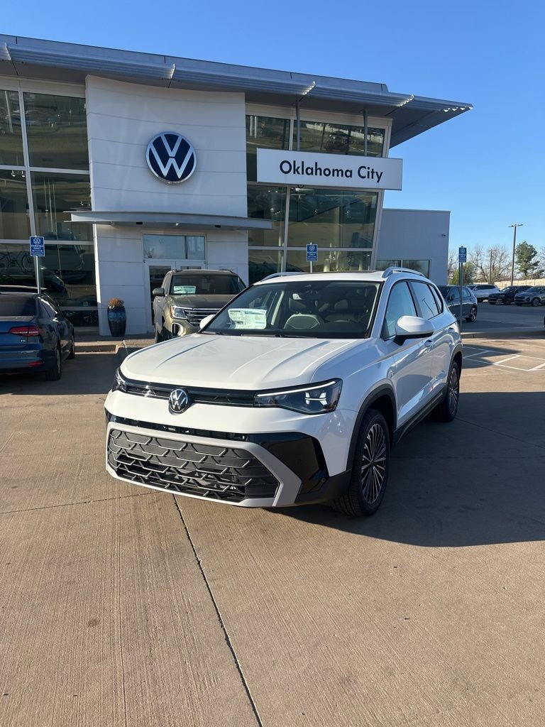 New 2026 Volkswagen Taos SE FWD image 1