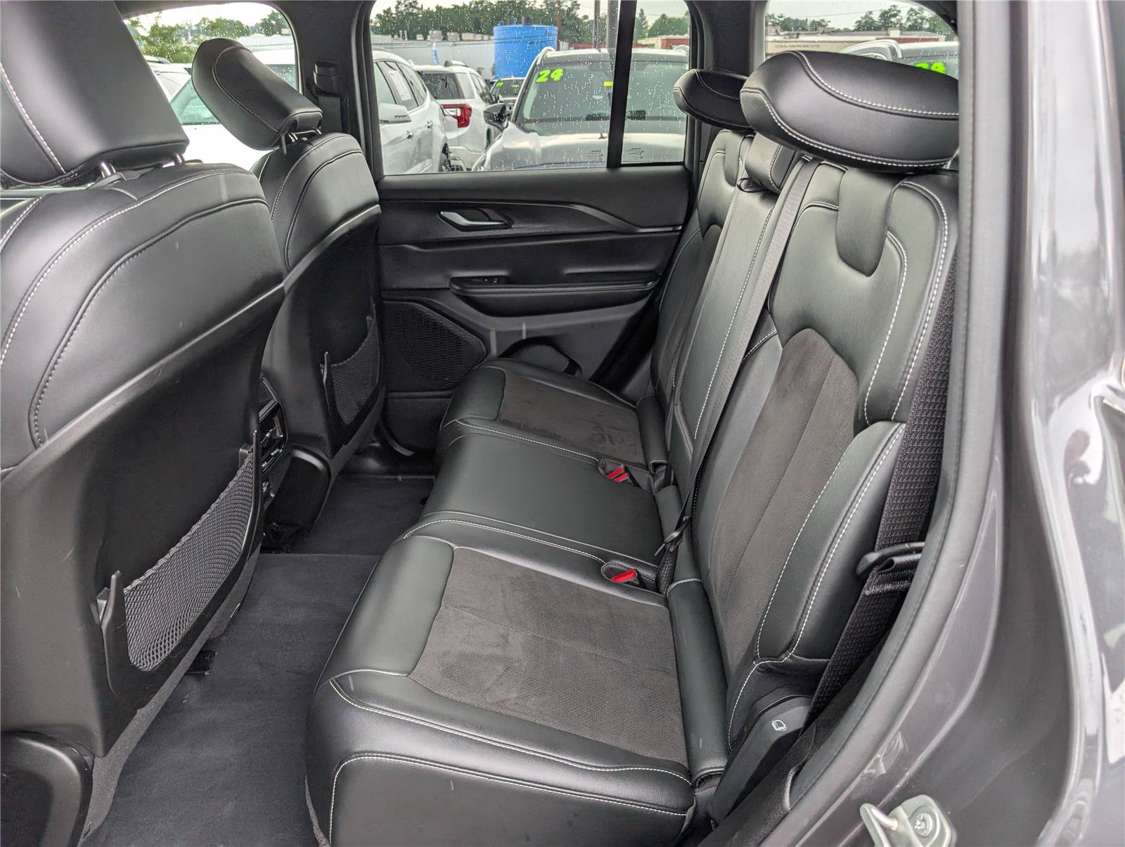 Used 2023 Jeep Grand Cherokee Altitude AWD/4WD image 14