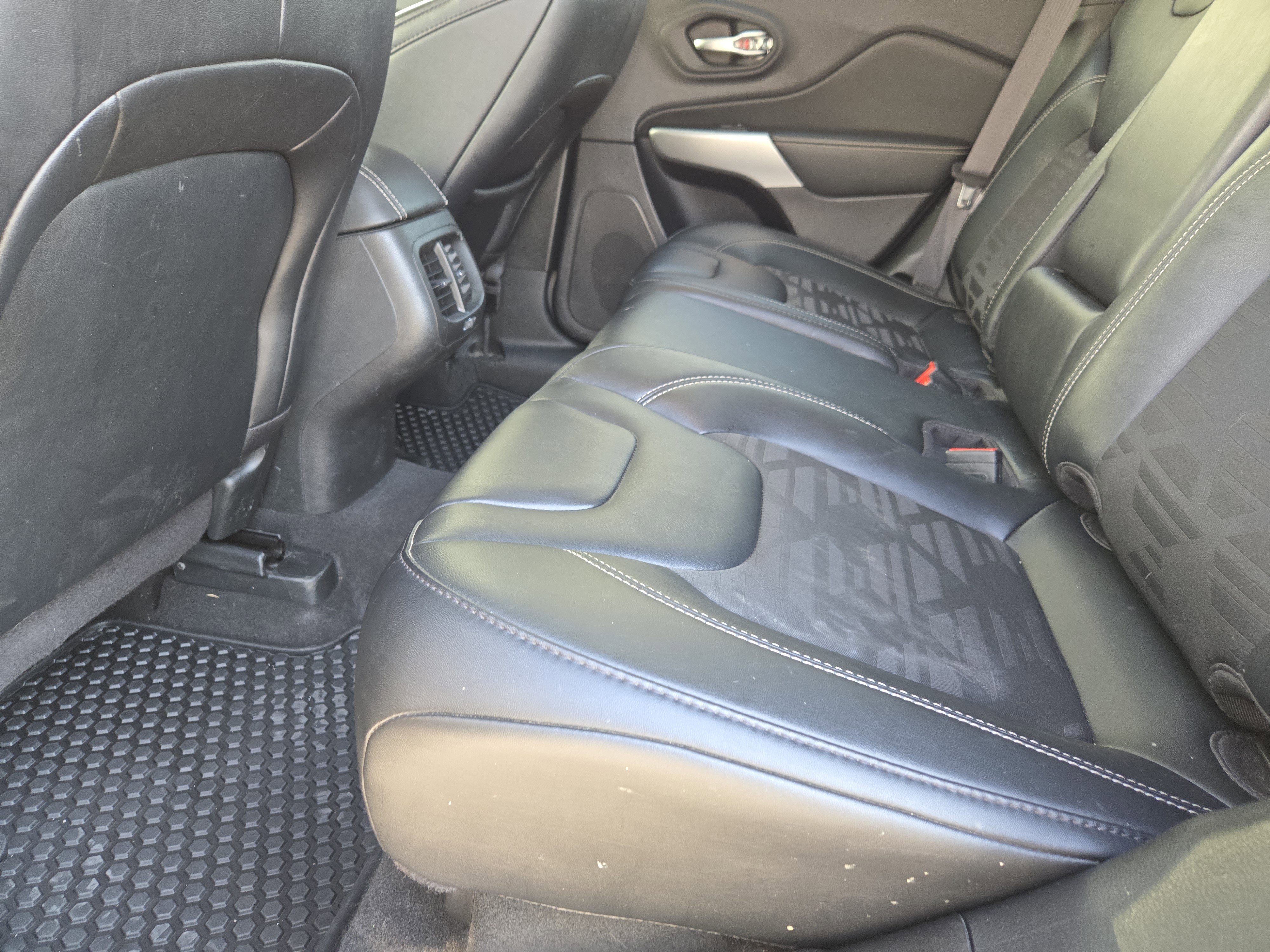 Used 2022 Jeep Cherokee Latitude image 30