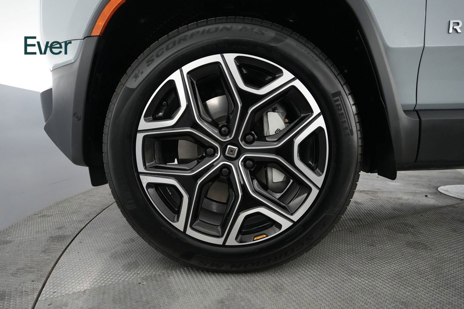 Used 2025 Rivian R1S Adventure image 19