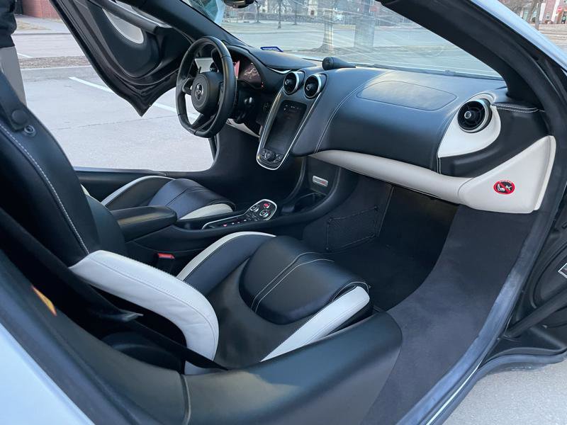 Used 2017 McLaren 570S Coupe RWD image 12