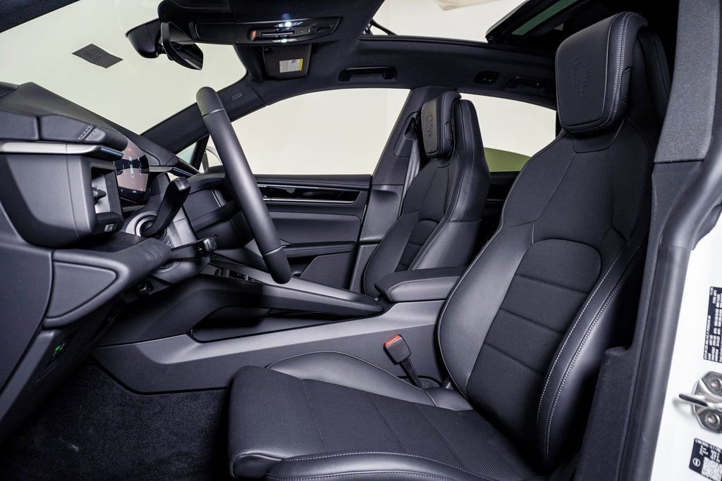 New 2026 Porsche Macan 4 Electric image 5