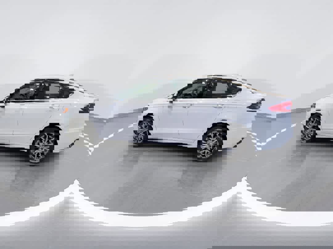 Used 2020 Ford Fusion SE image 6