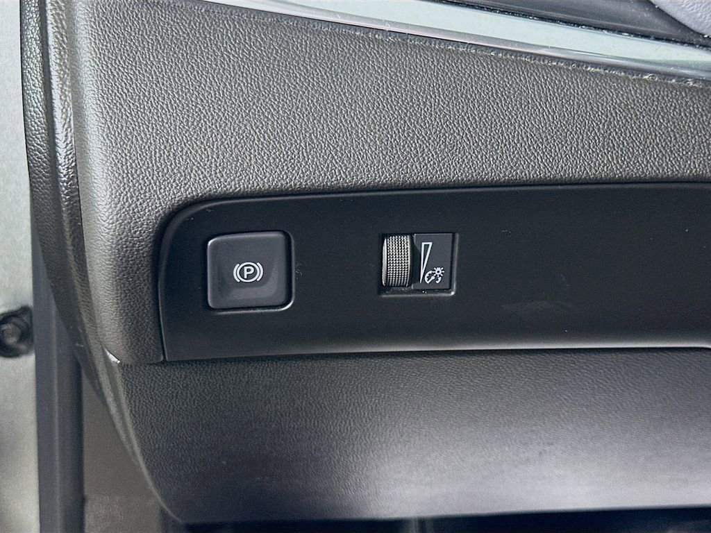 Used 2023 Buick Enclave Essence image 22