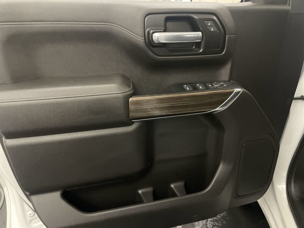 Used 2022 Chevrolet Silverado 1500 LT AWD/4WD image 16