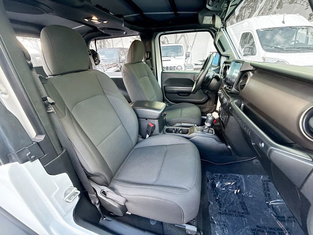 Used 2021 Jeep Wrangler Sport image 32