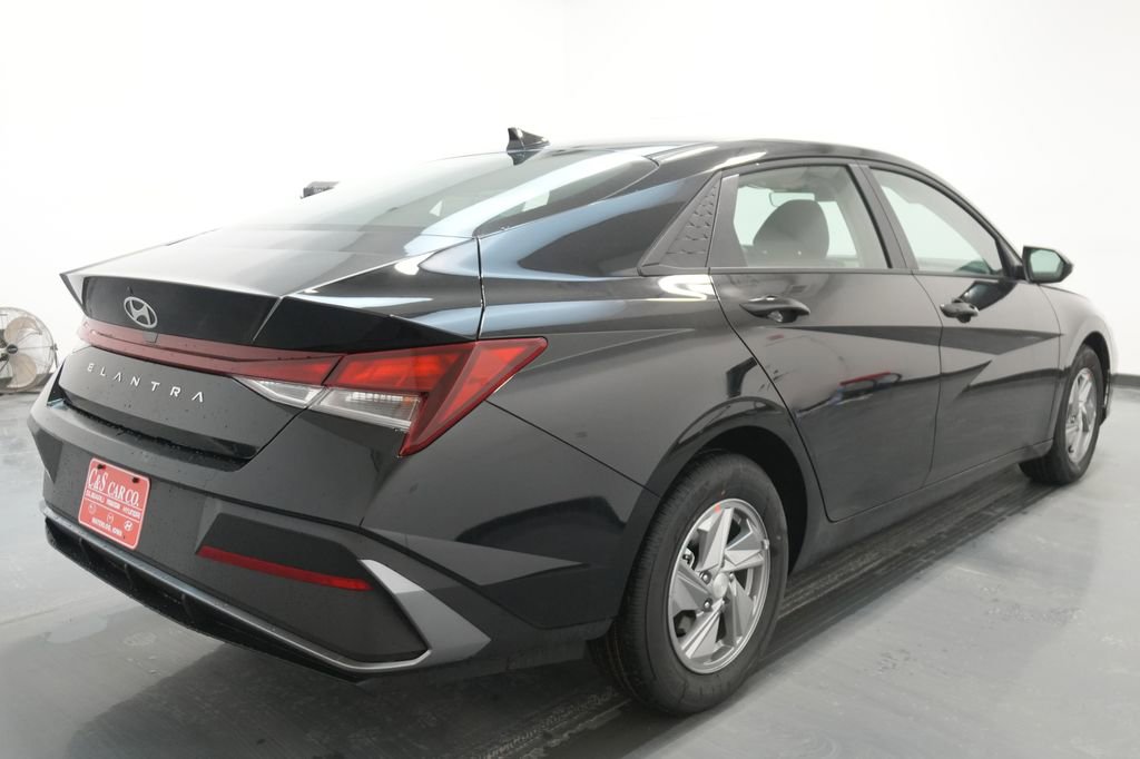 New 2026 Hyundai Elantra SE w/ Cargo Package image 8
