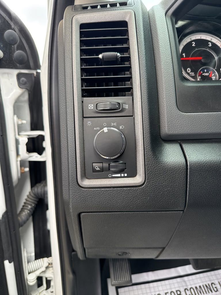 Used 2018 RAM 2500 Tradesman w/ Chrome Appearance Group image 11