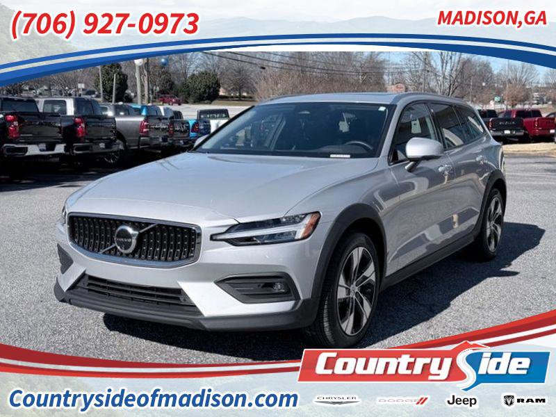 Used 2025 Volvo V60 B5 Cross Country Plus image 1