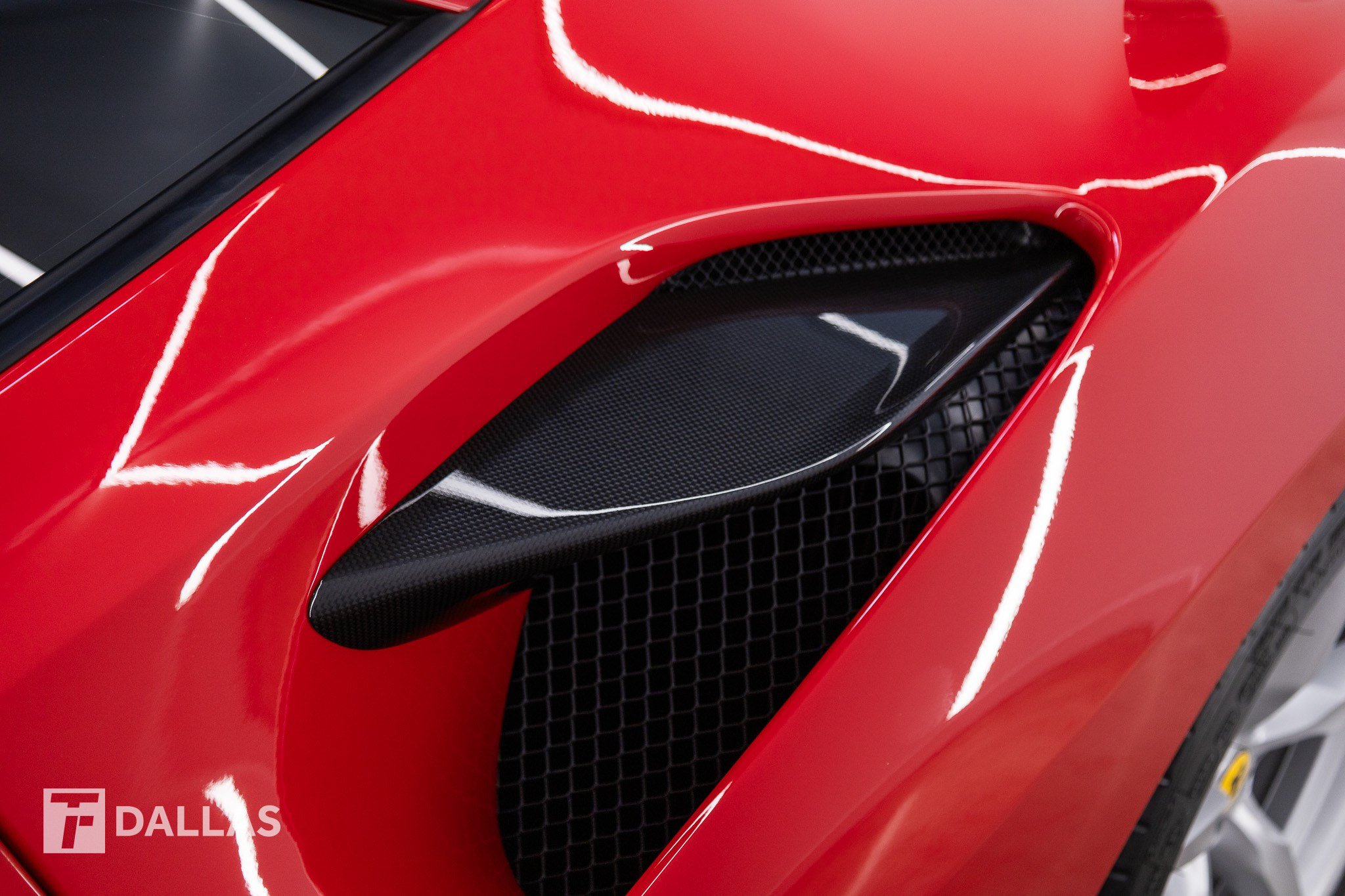 Used 2022 Ferrari F8 Tributo RWD image 10