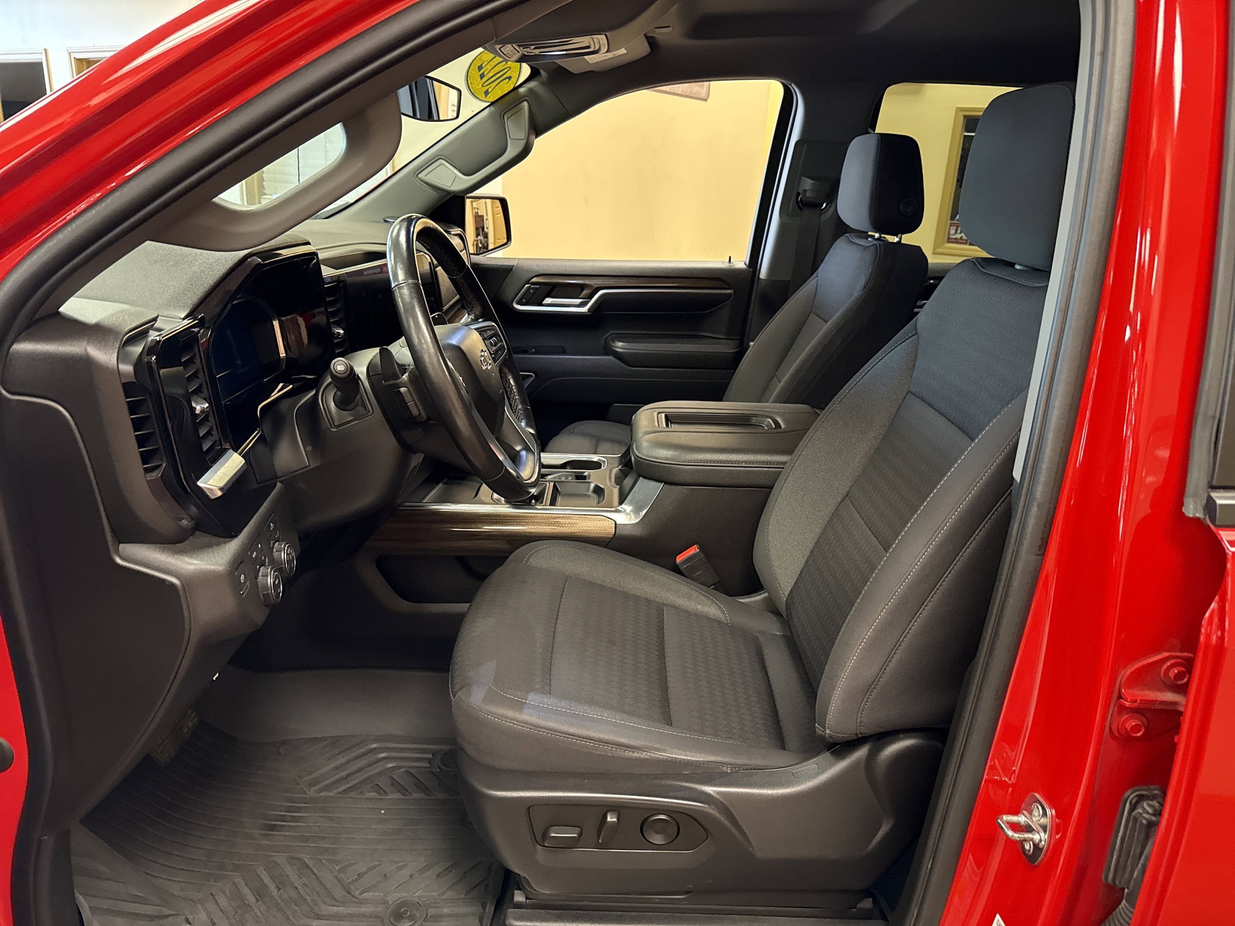 Used 2022 Chevrolet Silverado 1500 RST AWD/4WD image 29