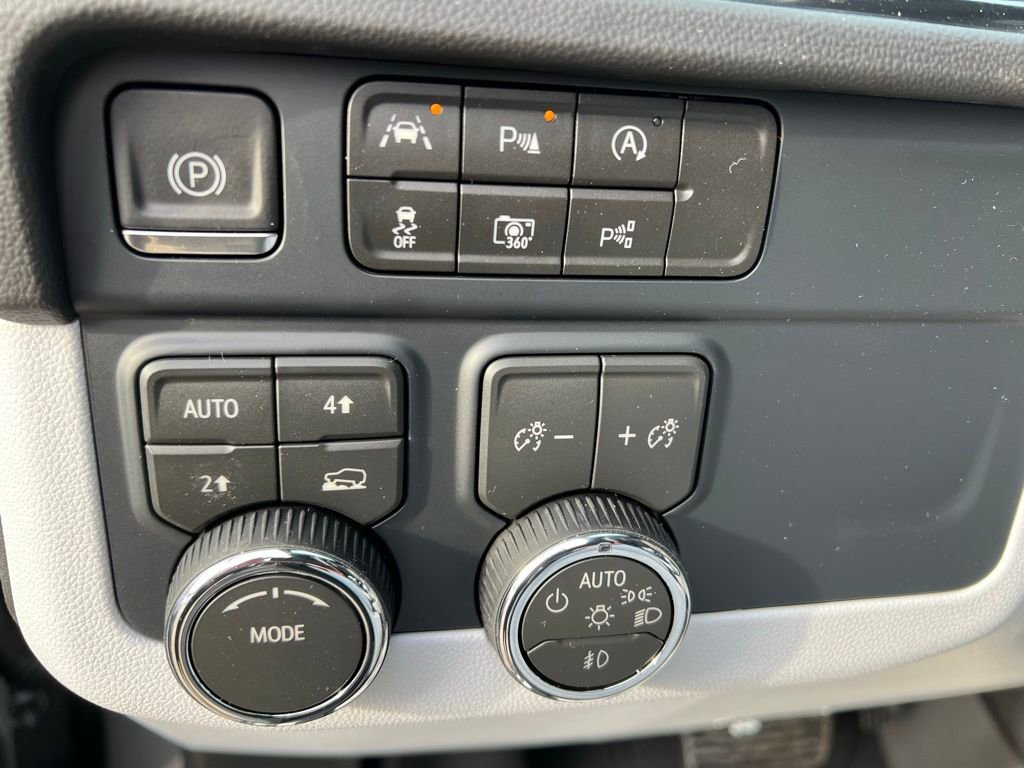 New 2026 Chevrolet Suburban Premier image 34