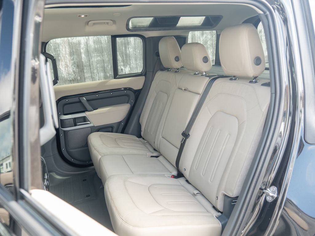 Used 2020 Land Rover Defender 110 SE AWD/4WD image 36