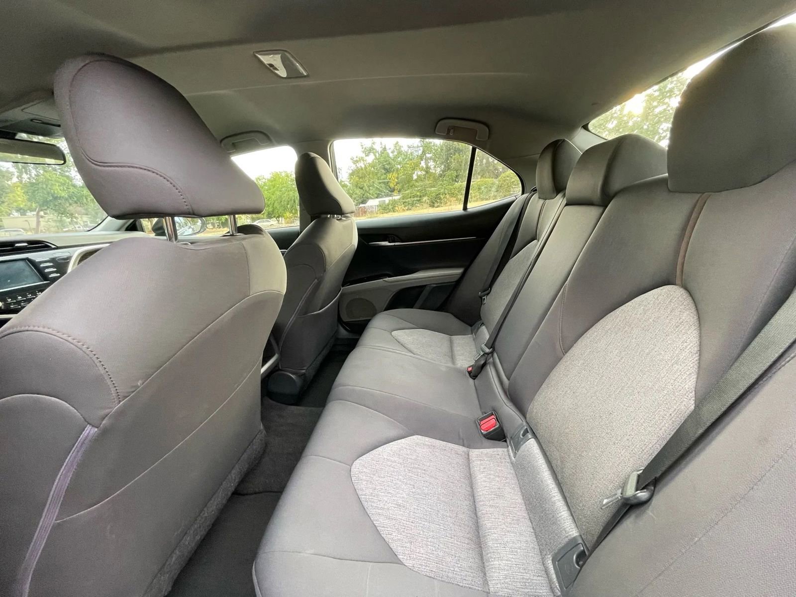 Used 2018 Toyota Camry SE image 9