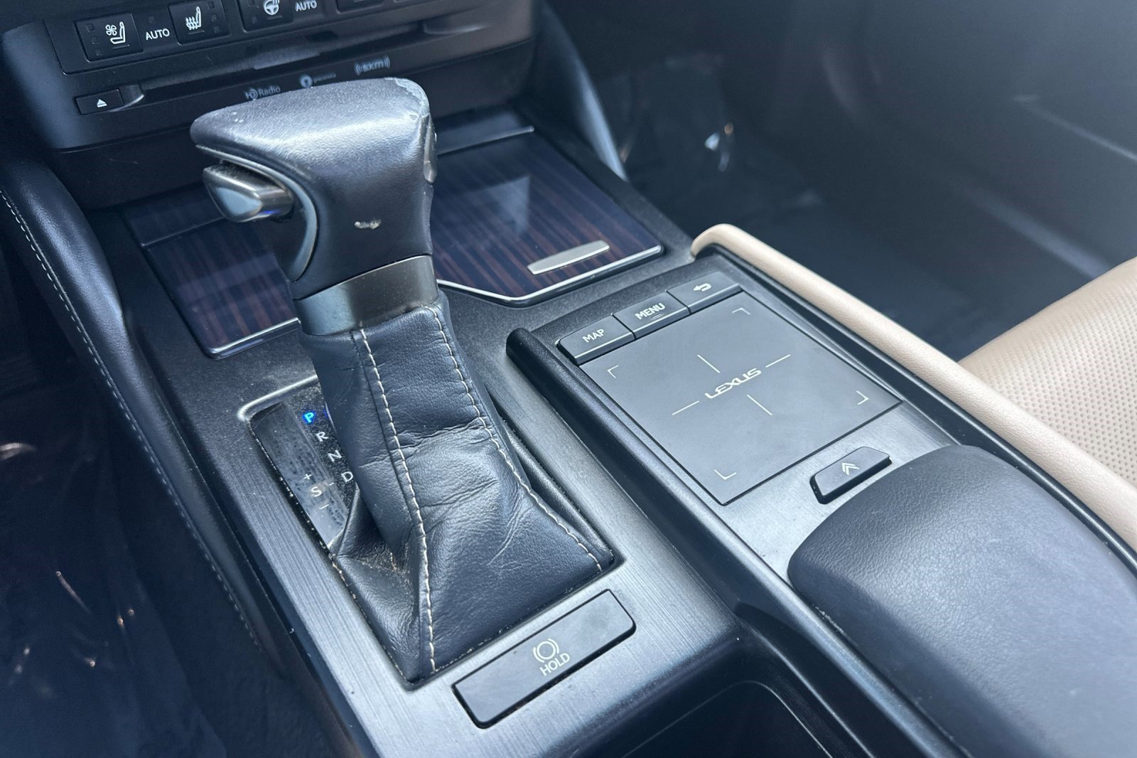 Used 2019 Lexus ES 350 Ultra Luxury w/ Accessory Package 2 image 18