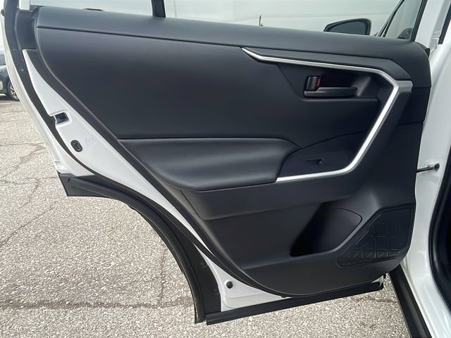 Used 2021 Toyota RAV4 LE image 17