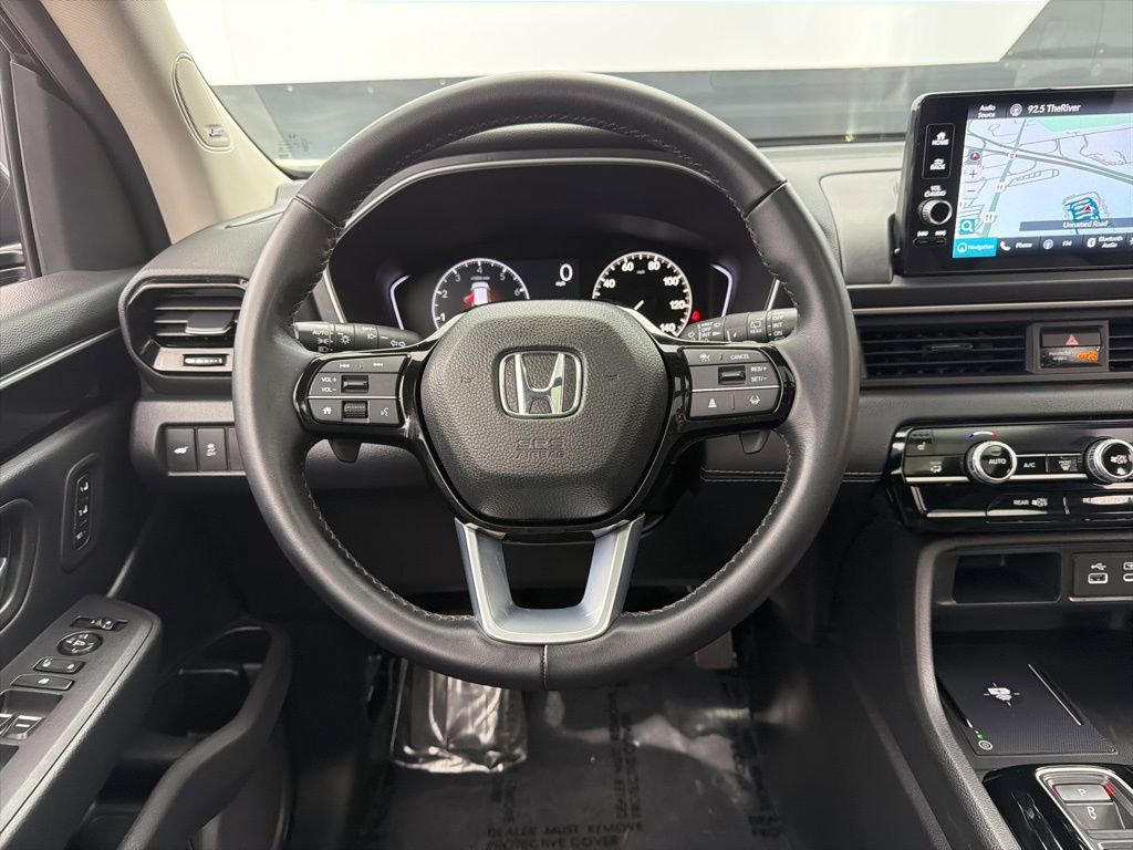 Used 2025 Honda Pilot Touring image 8