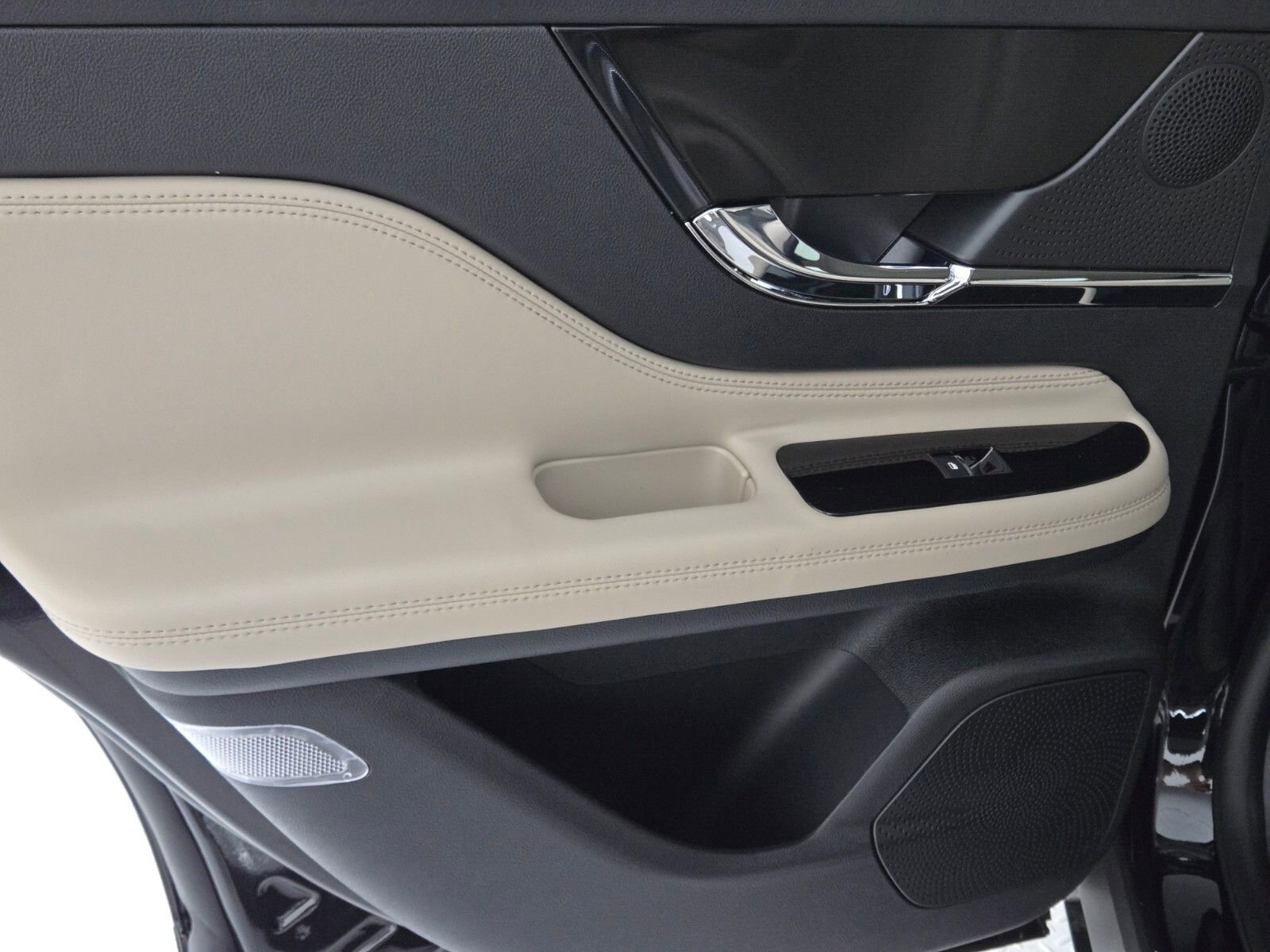 New 2026 Lincoln Corsair Premiere image 20