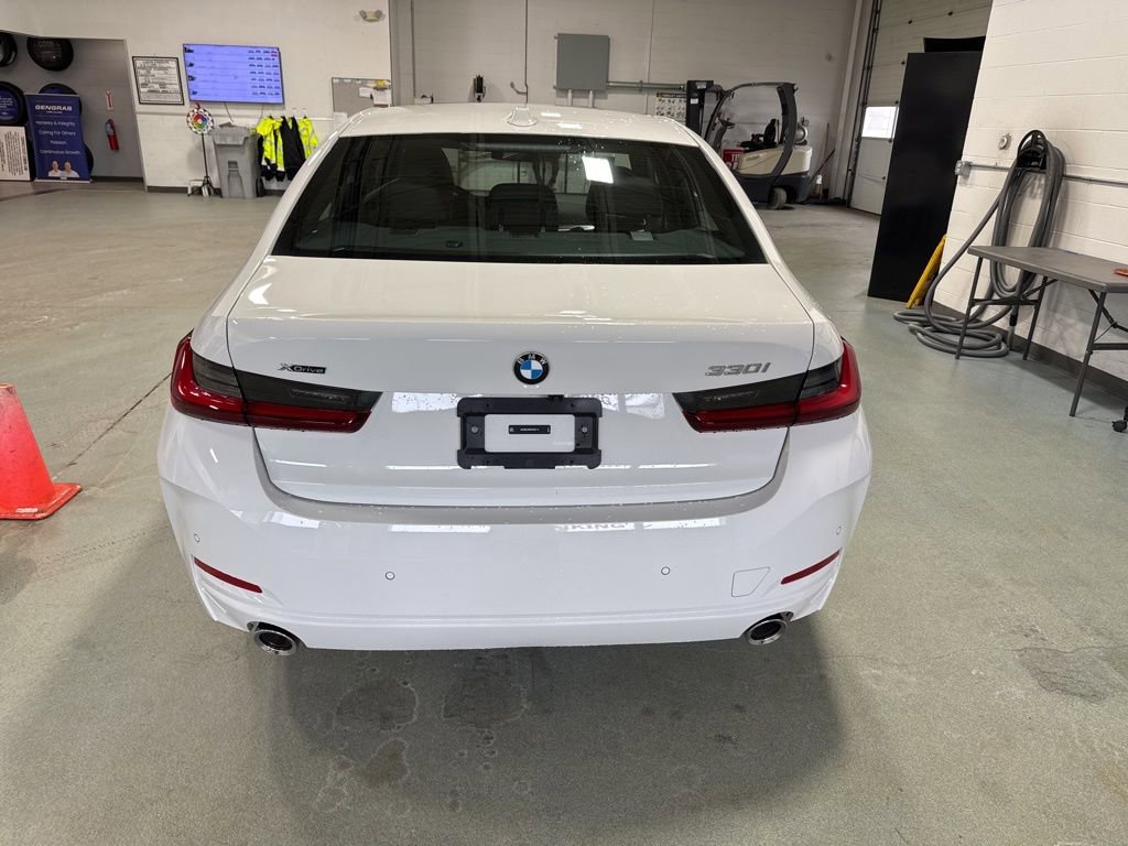 Used 2025 BMW 330i xDrive Sedan w/ Premium Package image 5