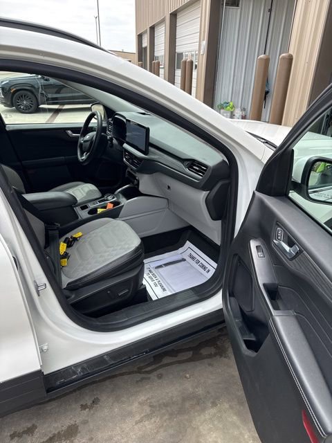 Used 2023 Ford Escape Platinum w/ Premium Technology Package AWD/4WD image 16