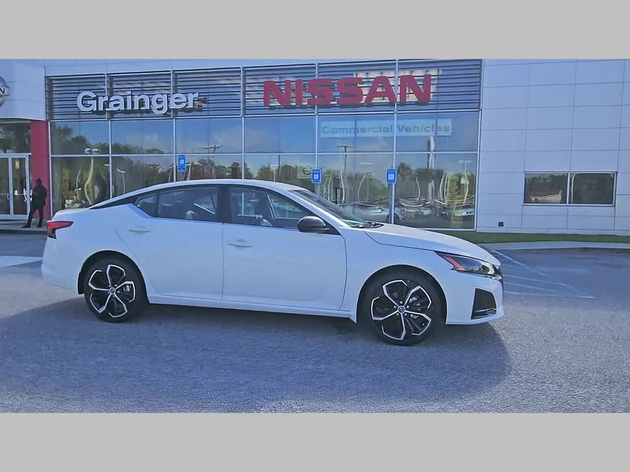 Used 2024 Nissan Altima 2.5 SR AWD/4WD image 37